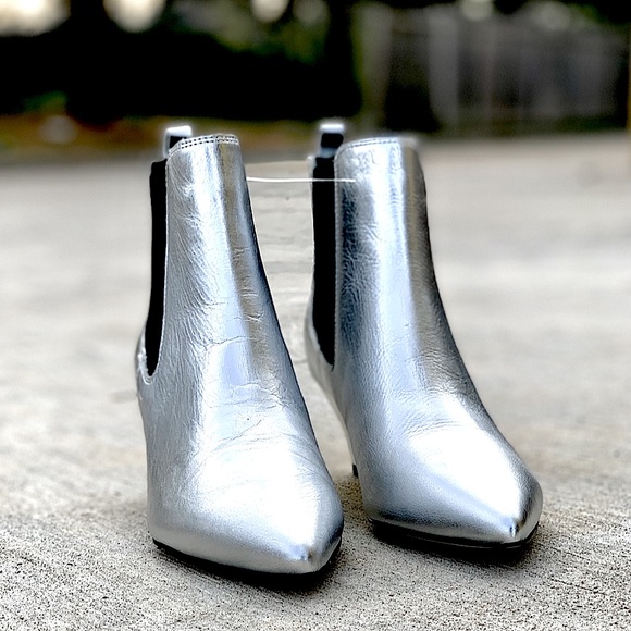 NWT Sam Edelman Leather Silver Metallic Katt Chelsea Kitten Heel Ankle Boot - Picture 4 of 11